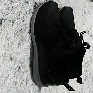 **SPECIAL**NIKE WOMEN'S JUVENATE SNEAKERS SIZE 10